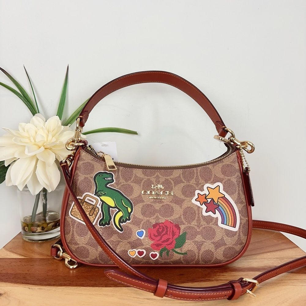 NWT Coach Teri Shoulder Bag In‎ Signature Canvas With Sticker Print